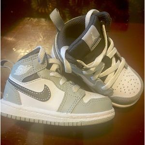 Air Jordan mid one 5c